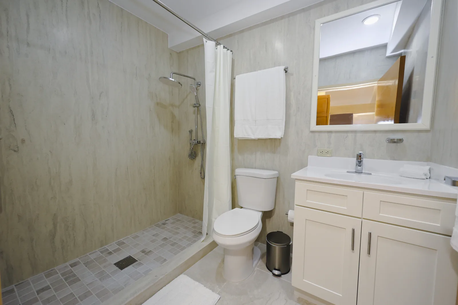 Suite bathroom with shower