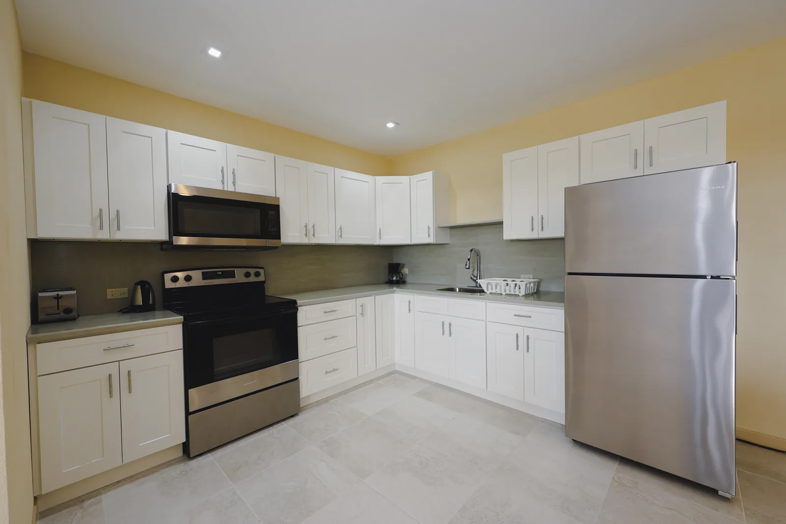Equipped kitchen in a Santa Cruz Suites apartment